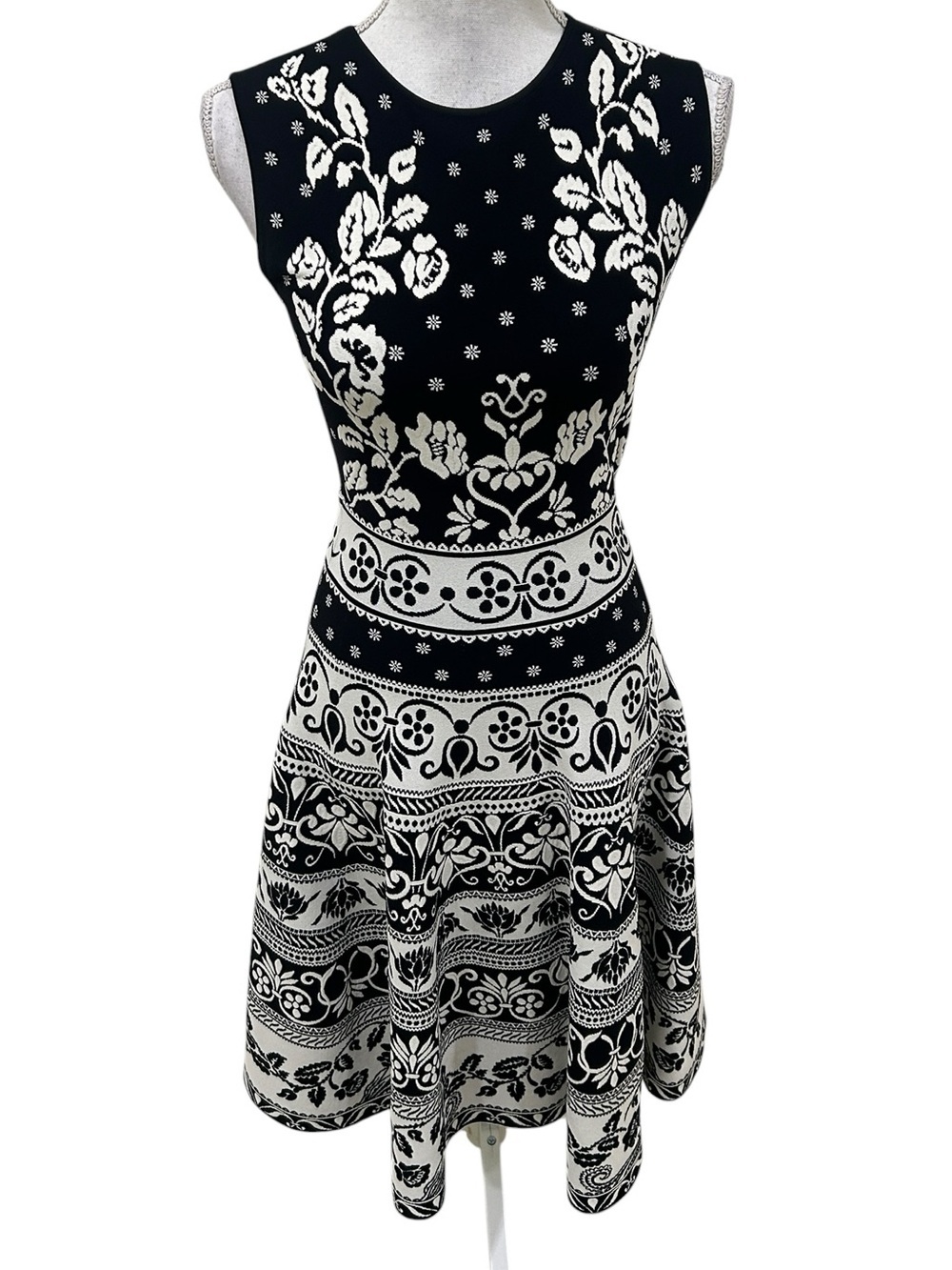 Alexander McQueen Black cream Floral Jacquard sleeveless fit & flare Dress small